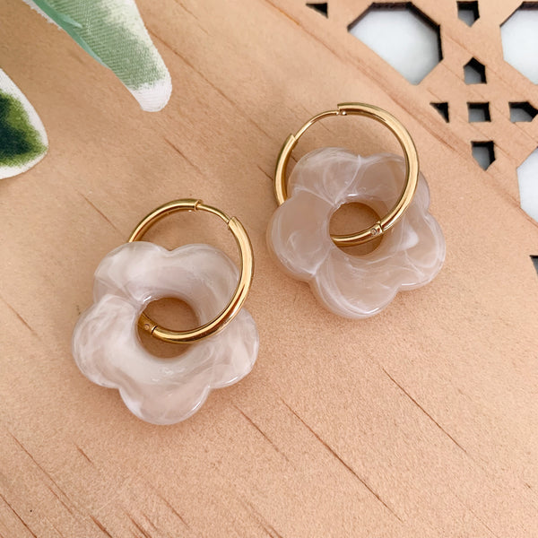 Flower Latte Huggie Dangle Earrings