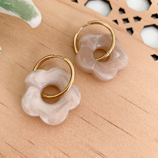 Flower Latte Huggie Dangle Earrings
